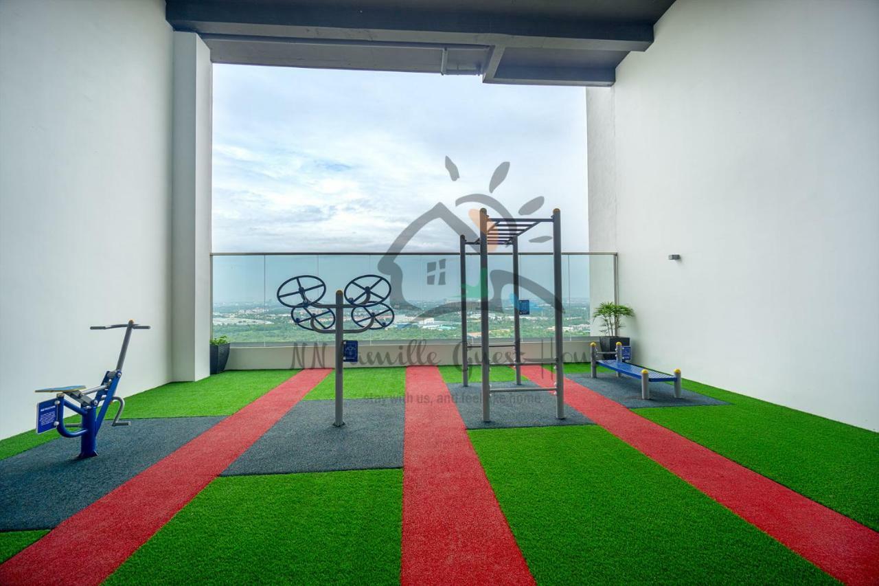 Nn Famille Guest House Pasir Gudang Exteriör bild