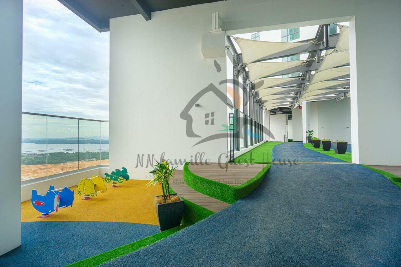 Nn Famille Guest House Pasir Gudang Exteriör bild