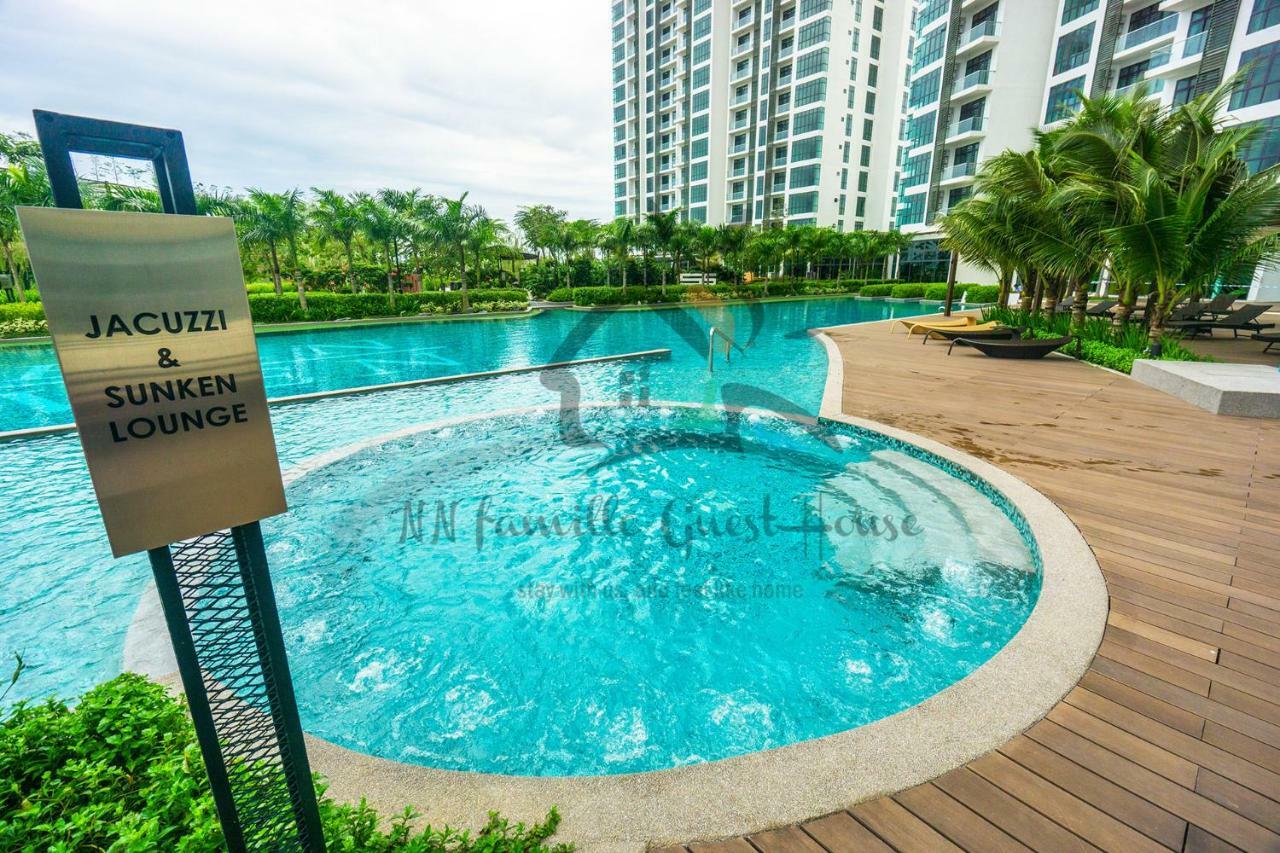 Nn Famille Guest House Pasir Gudang Exteriör bild