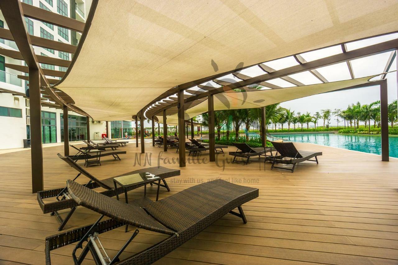 Nn Famille Guest House Pasir Gudang Exteriör bild