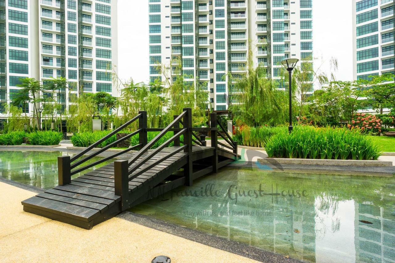 Nn Famille Guest House Pasir Gudang Exteriör bild